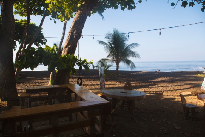 Bar et restaurant sur la plage devant l'hôtel Las Olas